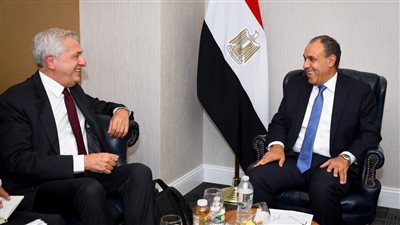 وزير الخارجية يلتقي بالمُفوض السامي للأمم المتحدة لشئُون اللاجئين