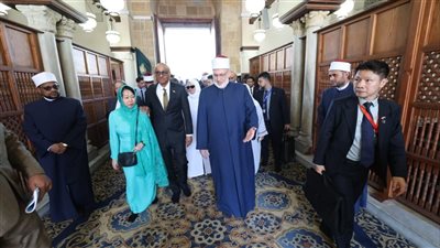 رئيس سنغافورة وقرينته يزوران الجامع الأزهر