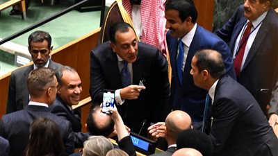 عاجل ـ شاهد الآن |مشهد مؤثر داخل أروقة الأمم المتحدة..فرحة عربية واسعة بقرار ماكرون الاعتراف بالدولة الفلسطينية