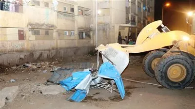 حملة مكبرة لإزالة الإشغالات ورفع التعديات بالشوارع الرئيسية بمدينه أسوان 