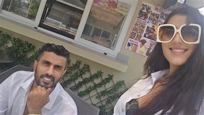 لقطة حب بين محمد سامي ومي عمر تشعل مواقع التواصل