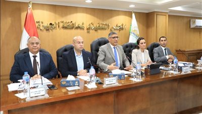 محافظ الجيزة يشدد على استكمال طلاء واجهات 482 مدرسة على مستوى الأحياء والمراكز والمدن