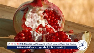 طريقة عمل عصير الرمان الطبيعي المنعش في المنزل