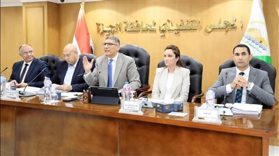 محافظ الجيزة لرؤساء الأحياء والمراكز: اللي مش قادر يبذل أقصى جهد في العمل يتفضل يسيب مكانه