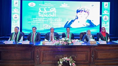 كلية الآداب جامعة القاهرة تحتفل بتخريج دفعة 