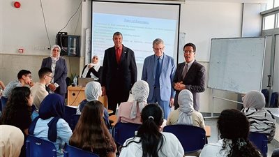 رئيس جامعة بنها يتفقد مقر العبور مع بداية العام الدراسي