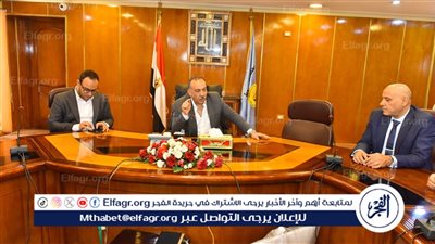 محافظ أسيوط يعقد اجتماعا مع عددا من الشباب لبحث آليات تطوير جودة الخبز بالمحافظة 