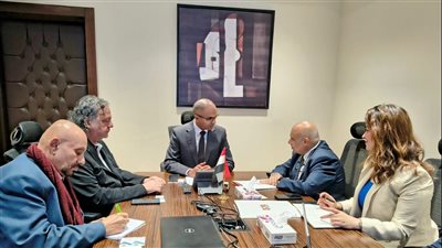 نائب وزير الإسكان يناقش مجالات التعاون مع شركة متخصصة في تصنيع مكونات مشروعات المياه والصرف