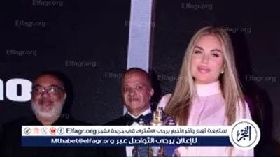 نيكول سابا تهدي تكريمها في مهرجان الغردقة للزعيم عادل إمام