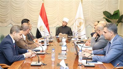 وزير الأوقاف يبحث جهود هيئة الأوقاف والمجموعة الوطنية