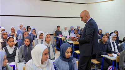 جولة مفاجئة لوزير التعليم بمدارس الغربية لمتابعة انتظام الدراسة