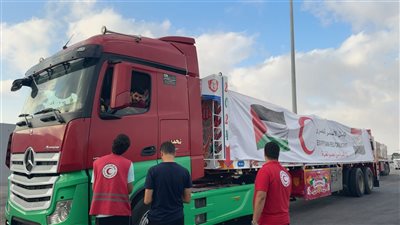الهلال الأحمر يسيّر القافلة 43 من 