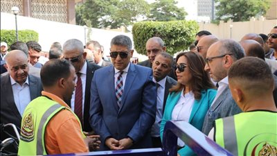 وزيرة التنمية المحلية ومحافظ الجيزة يسلمان دفعه أولي من 50 تروسيكل لدعم منظومة النظافة