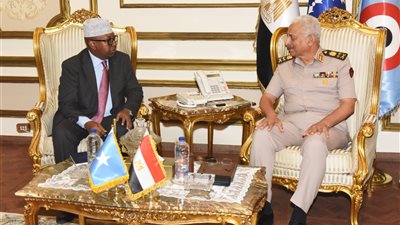 وزير الدفاع والإنتاج الحربى يلتقى وزير الدفاع الصومالى