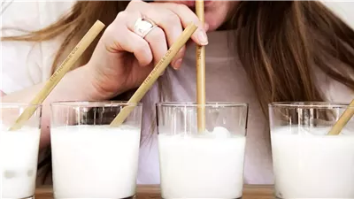 الحليب وسكر الدم: كيف يحافظ مشروبك المفضل على مستويات الجلوكوز بشكل معتدل؟ 