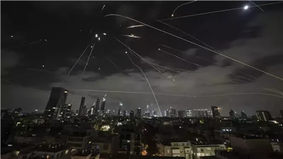 عاجل| صفارات الإنذار تدوي في تل أبيب.. الجيش الإسرائيلي يعترض صاروخًا يمنيًا