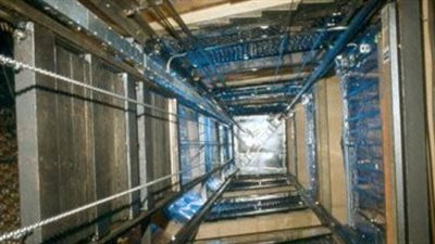 وفاة سيدة متأثرة بإصابتها بعد سقوطها في بئر مصعد بالمحلة