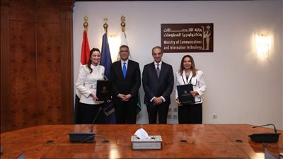وزير الاتصالات ومحافظ الجيزة يشهدان توقيع مذكرة تفاهم لتنفيذ مشروعات التطوير المؤسسى الرقمى لديوان عام المحافظة