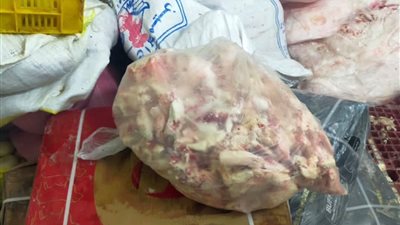 تموين القليوبية يحبط ترويج لحوم مجهولة المصدر في مصنع غير مرخص