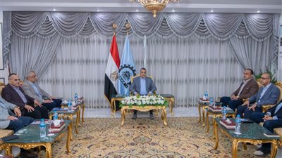 وزير الدولة للإنتاج الحربي يتابع سير العملية الإنتاجية بمصنع إنتاج وإصلاح المدرعات