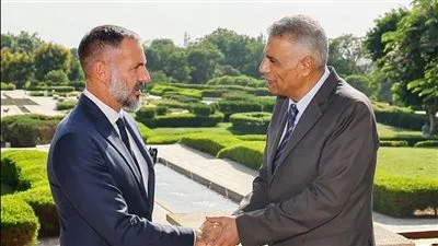 محافظ أسوان يلتقي رئيس شبكة الأغاخان للتنمية بالقاهرة