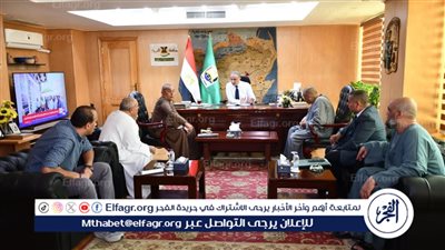 محافظ الفيوم يبحث آليات نقل سوق الجملة للخضار والفاكهة بالبارودية