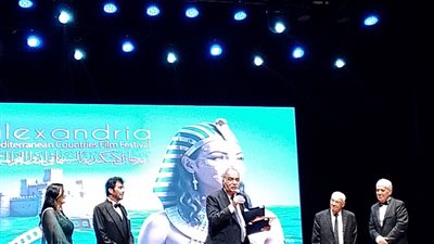 أول مهرجان أحضره.. “رياض الخولي” من حفل تكريمه في الإسكندرية: تكريم الفنان في حياته أجمل وأسعد