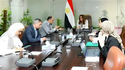 منال عوض تلتقى أعضاء لجنة الاستثمار بالمحميات الطبيعية