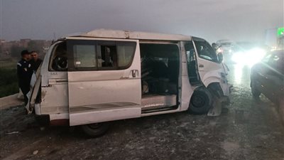 مصرع شخص وإصابة 10 في انقلاب ميكروباص بطريق شبرا بنها الحر