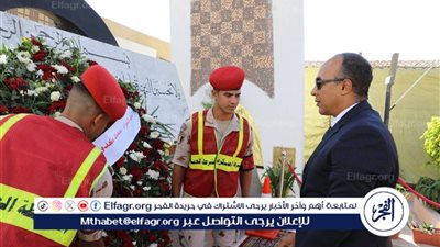 نائب محافظ المنيا يضع إكليلًا من الزهور على النصب التذكاري للشهداء بمناسبة ذكرى انتصارات أكتوبر المجيدة