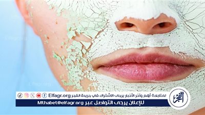 القهوة والعسل.. مزيج طبيعي لتقشير البشرة بعمق ومنحها إشراقًا فوريًا