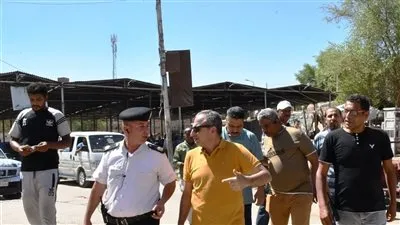 محافظ أسوان يكلف السكرتير العام المساعد بالمتابعة الميدانية لإنتظام سير العمل بموقف السيارات