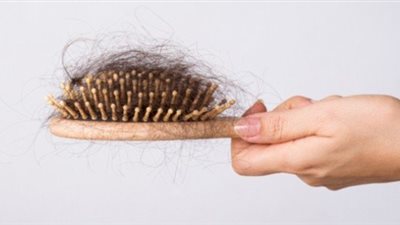 البيض وزيت الخروع.. سر الشعر القوي والكثيف طبيعيًا