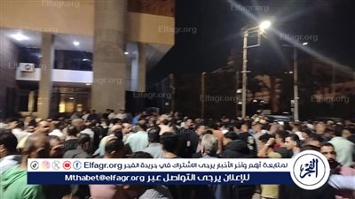 المرشحين المحتملين وأنصارهم يحتشدون أمام مجمع محاكم المنصورة قبل فتح باب التقدم للترشح لمجلس النواب