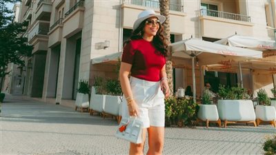 بوسي تشعل إنستجرام بإطلالة شبابية عفوية وجريئة