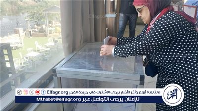 طبيبة من ذوى الهمم تدلى بصوتها فى انتخابات التجديد النصفي لنقابة الأطباء فى أسيوط 