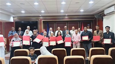  تنفيذ برامج تدريبية متخصصة للتنمية المهنية لتأهيل شباب الخريجين