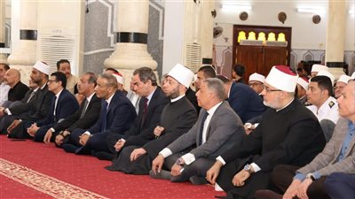 وزير الأوقاف ومحافظ الإسماعيلية يصلون الجمعة 