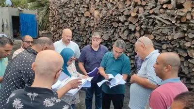 حملة تفتيشية على عدد من مكامير الفحم بدمياط.. واتخاذ الإجراءات القانونية للمخالفة 