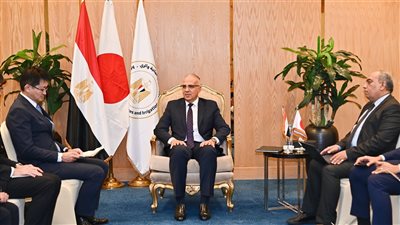 وزير الري يبحث مع نائب الوزير الياباني تعزيز التعاون في إدارة الموارد المائية وإنشاء قناطر ديروط الجديدة بنسبة تنفيذ 90%
