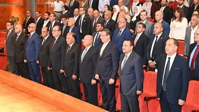 نائب رئيس مجلس الوزراء للتنمية الصناعية وزير الصناعة والنقل يفتتح حفل تخرج الدفعة الأولى من مدرسة أبو زعبل للتنمية الصناعية