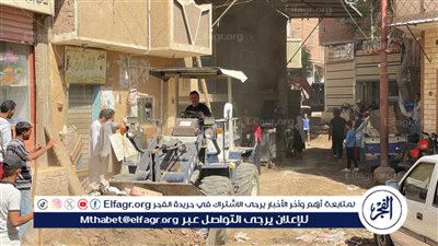 رصف 5 مناطق بتفريعاتهم التي تصل إلى 11 شارع بالإنترلوك بمركز إبشواى 