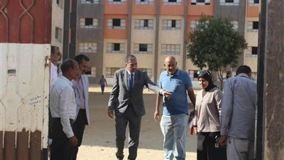 سعيد عطية في جولة ميدانية قوية بمدارس أكتوبر.. واستبعاد مدير لتقصيره في العمل