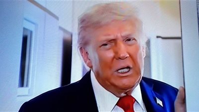 ترامب يصل إلى الكنيست ويوقع بدفتر الزوار استعدادًا لإلقاء خطابه