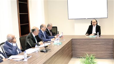وزير قطاع الأعمال العام يواصل لقاءاته الدورية مع قيادات الشركات القابضة: تعظيم العوائد من الأصول أولوية في استراتيجية الوزارة