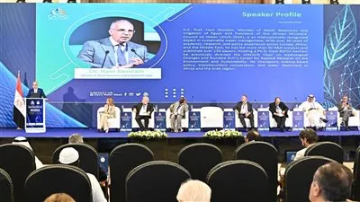 الدكتور سويلم يشارك فى جلسة 