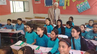 وكيل تعليم القاهرة يتفقد سير الدراسة بمدرسة الجزيرة الرسمية لغات