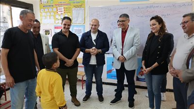 محافظ الجيزة يتفقد مدرسة المناجم الابتدائية بالواحات البحرية ويتابع سير العملية التعليمية
