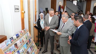 محافظ أسوان يفتتح منفذًا لبيع إصدارات هيئة الكتاب