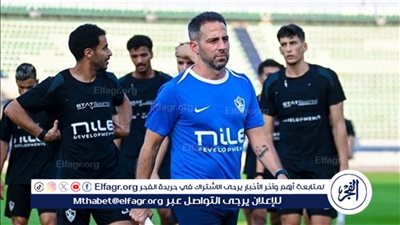 يانيك فيريرا يوجه محاضرة فنية للاعبي الزمالك قبل مواجهة البنك الأهلي في الدوري المصري